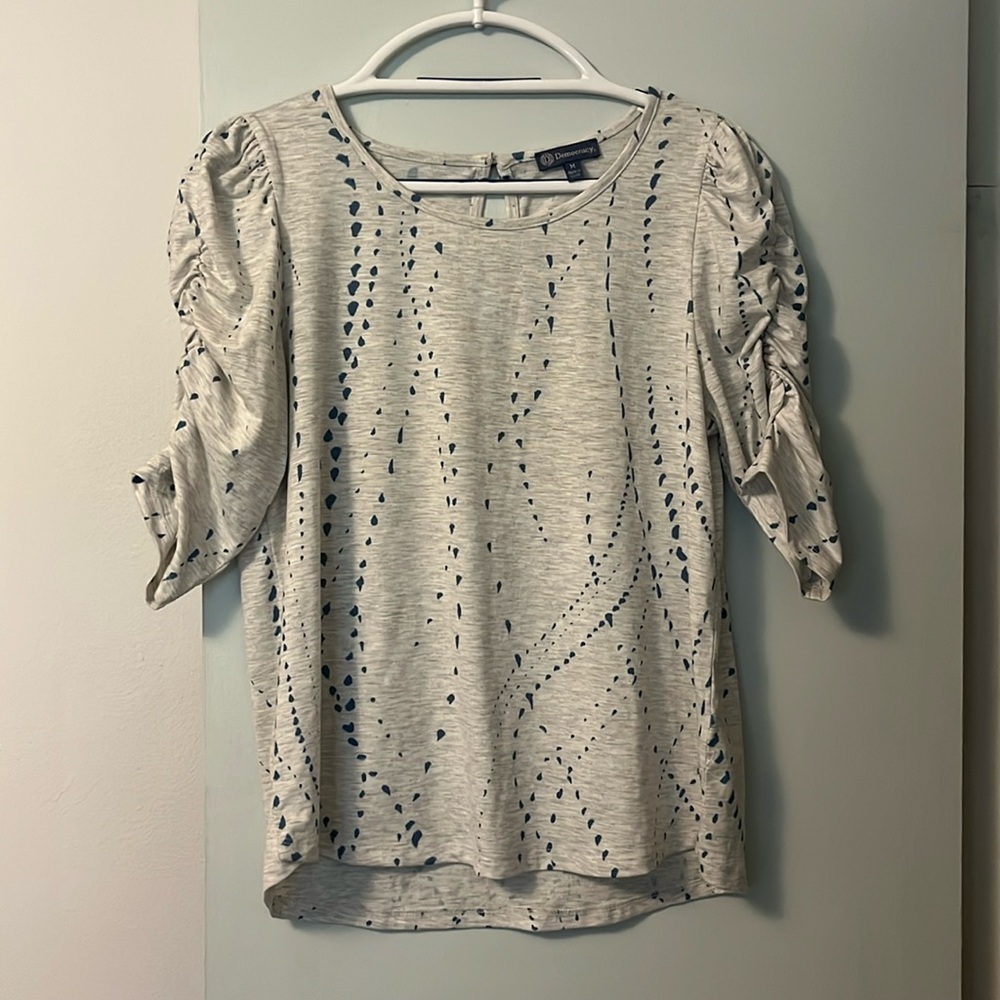 Democracy top M ruched puff sleeves, very cute!